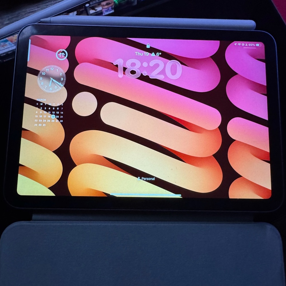 iPad Mini 6 + Apple Pencil 2 + Apple Folio Case | Good Condition